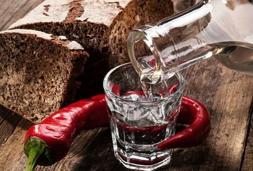 Alkoholescht Gedrénks, Gewierzer, schaarf Liewensmëttel kënnen d'Prostatitis verschäerfen